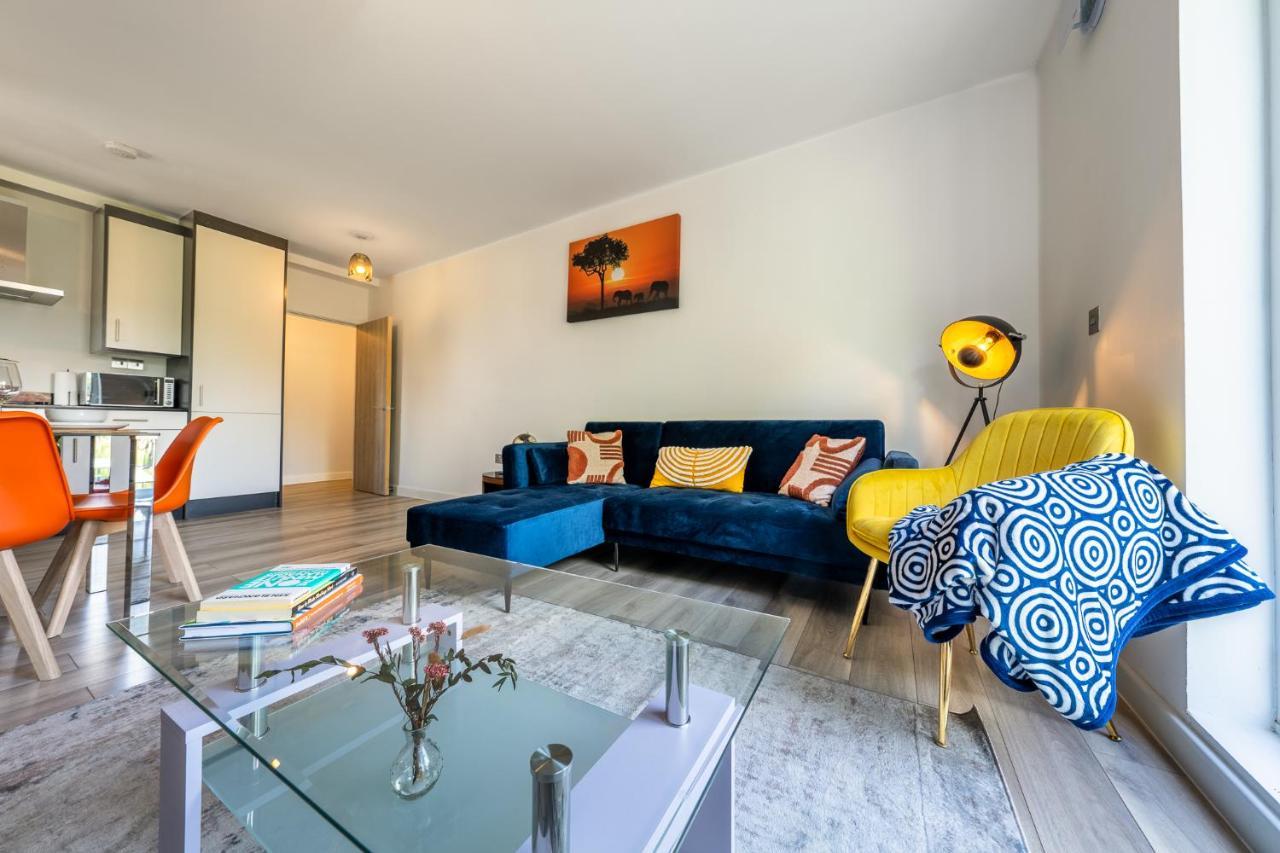 Apartmán Ashview 8 - Heathrow - Business - Free Parking Staines-upon-Thames Exteriér fotografie